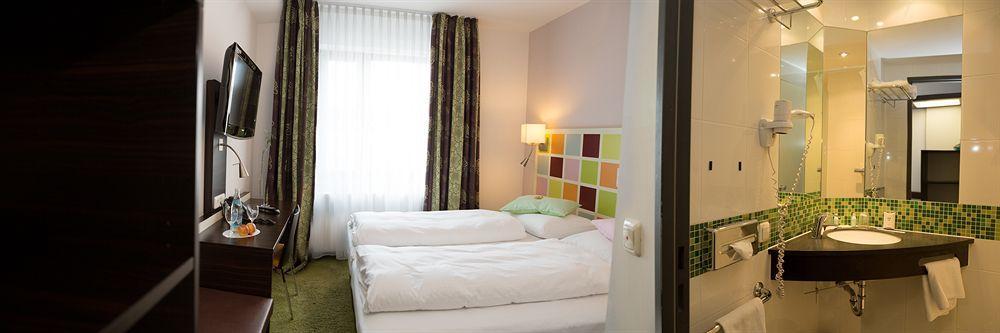 Arooma Hotel
