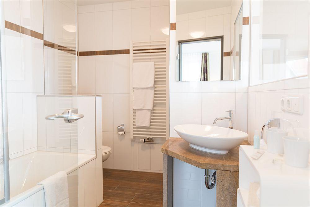 Arooma Hotel 3*