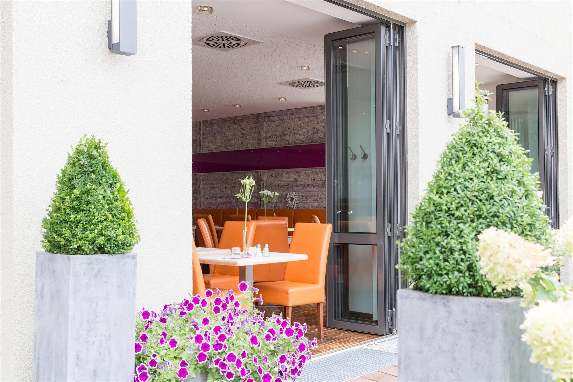 Arooma Hotel 3*