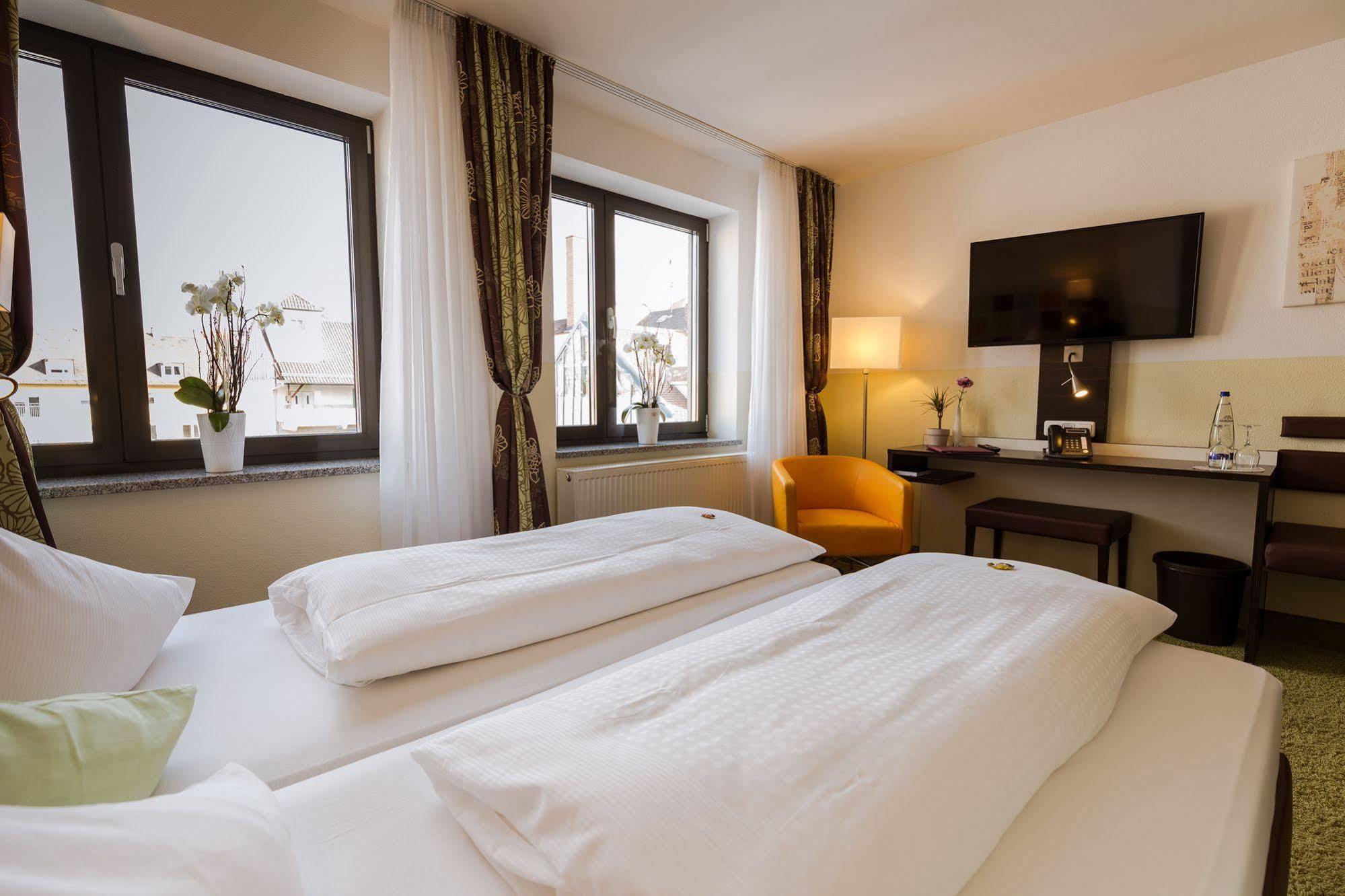 Arooma Hotel
